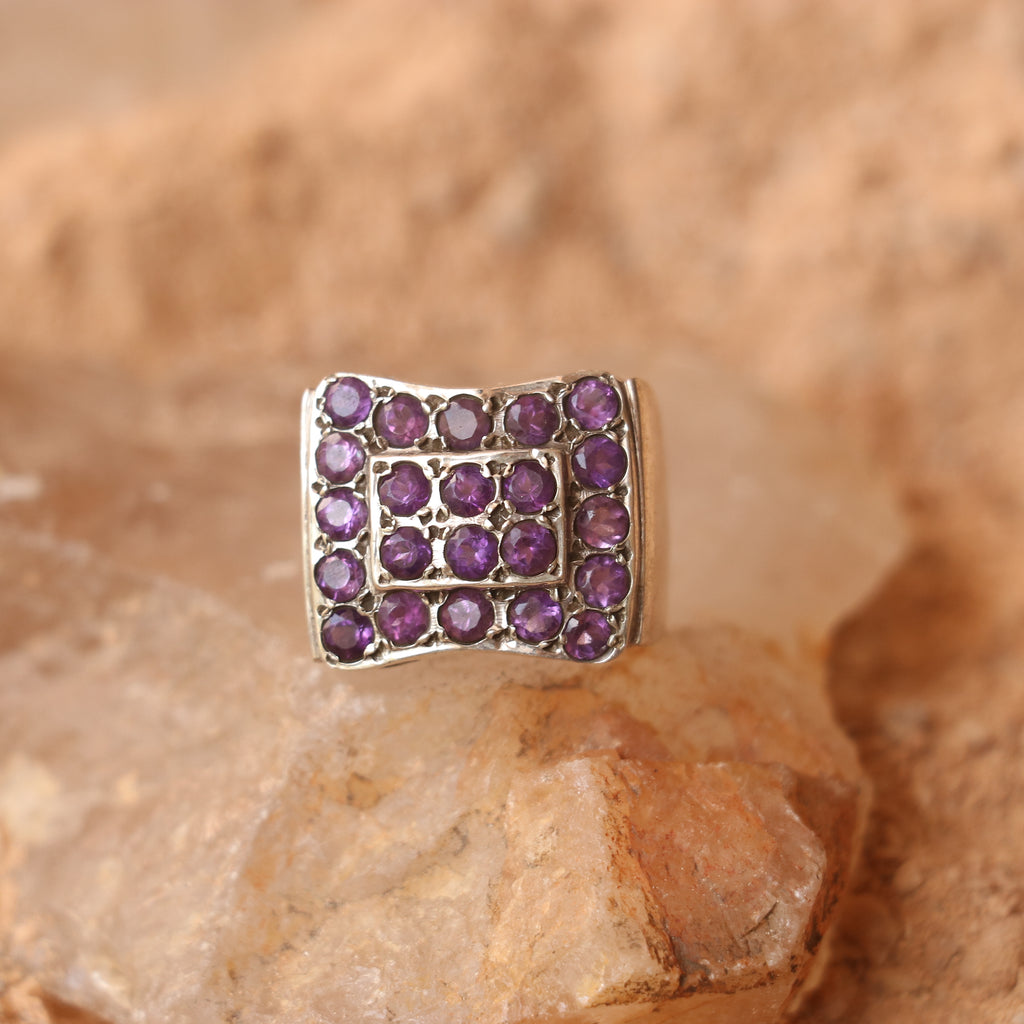 SILVER RING WITH A CLUSTER OF AMETHYSTS