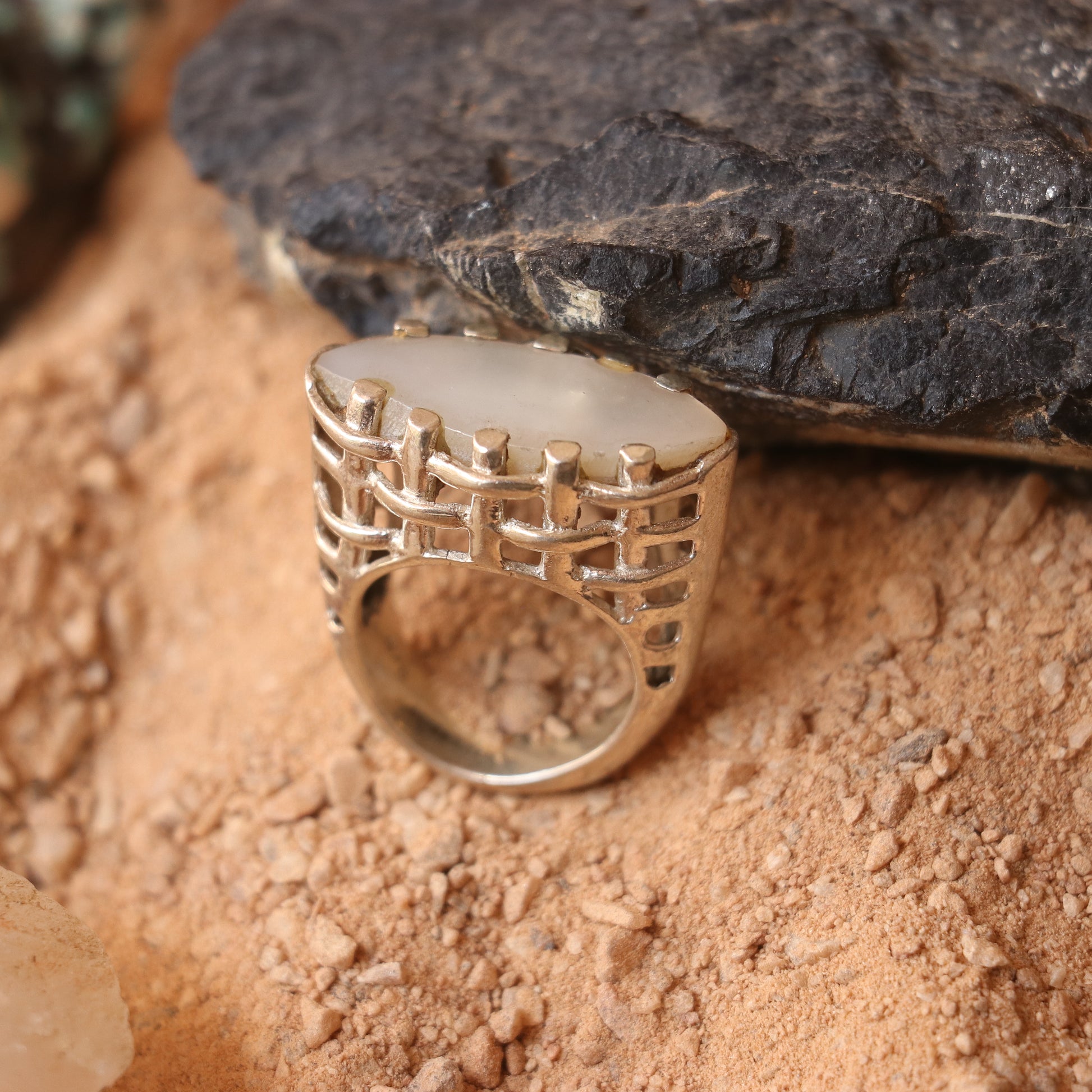 SILVER RING WITH A MOONSTONE