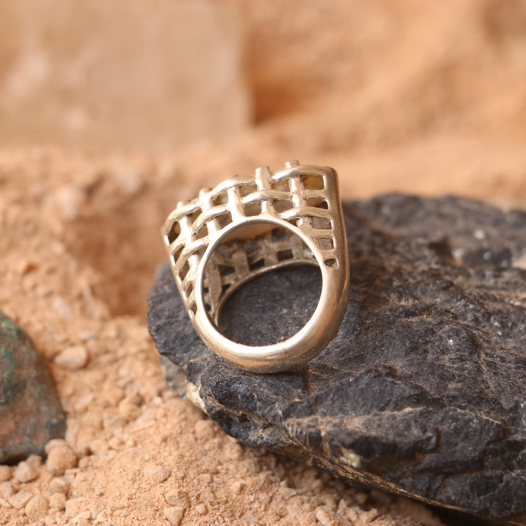 SILVER RING WITH A MOONSTONE