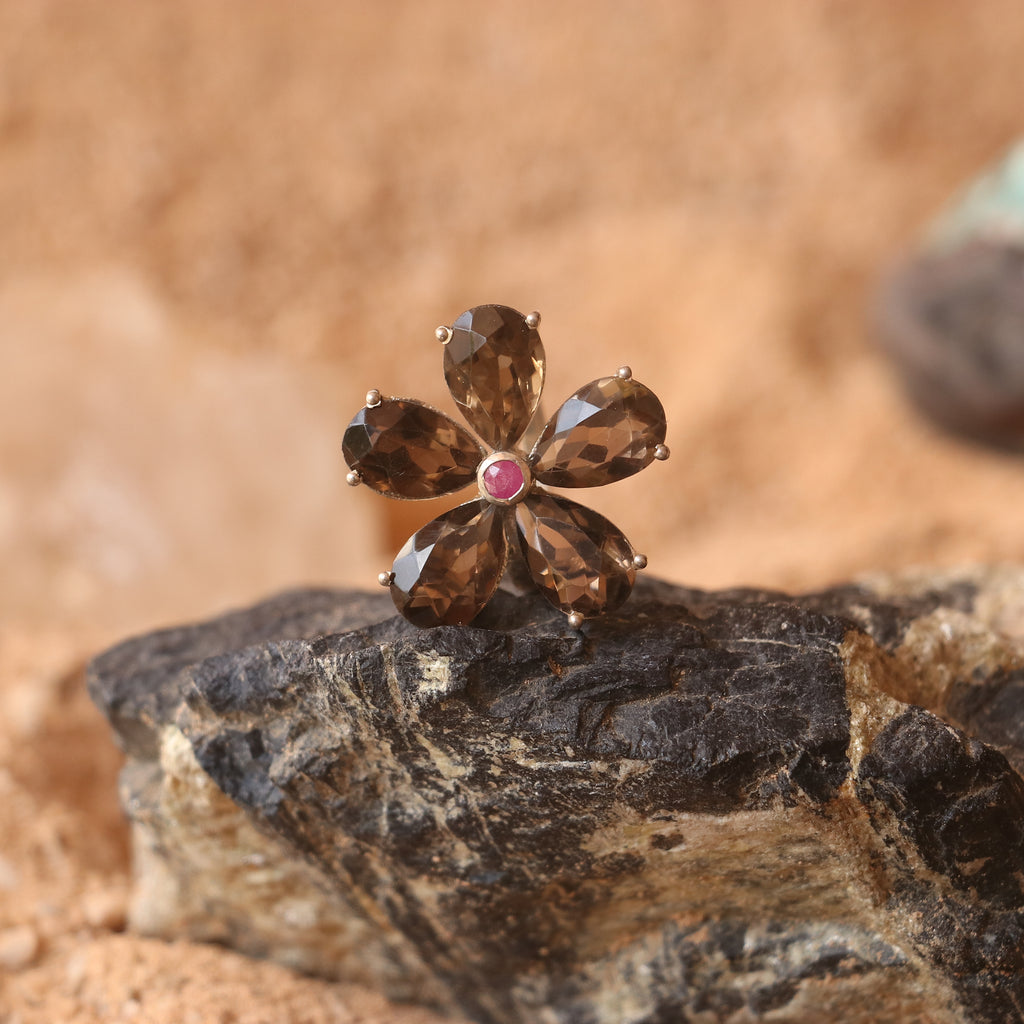SILVER FLOWER RING WITH GOLDEN TOPAZ