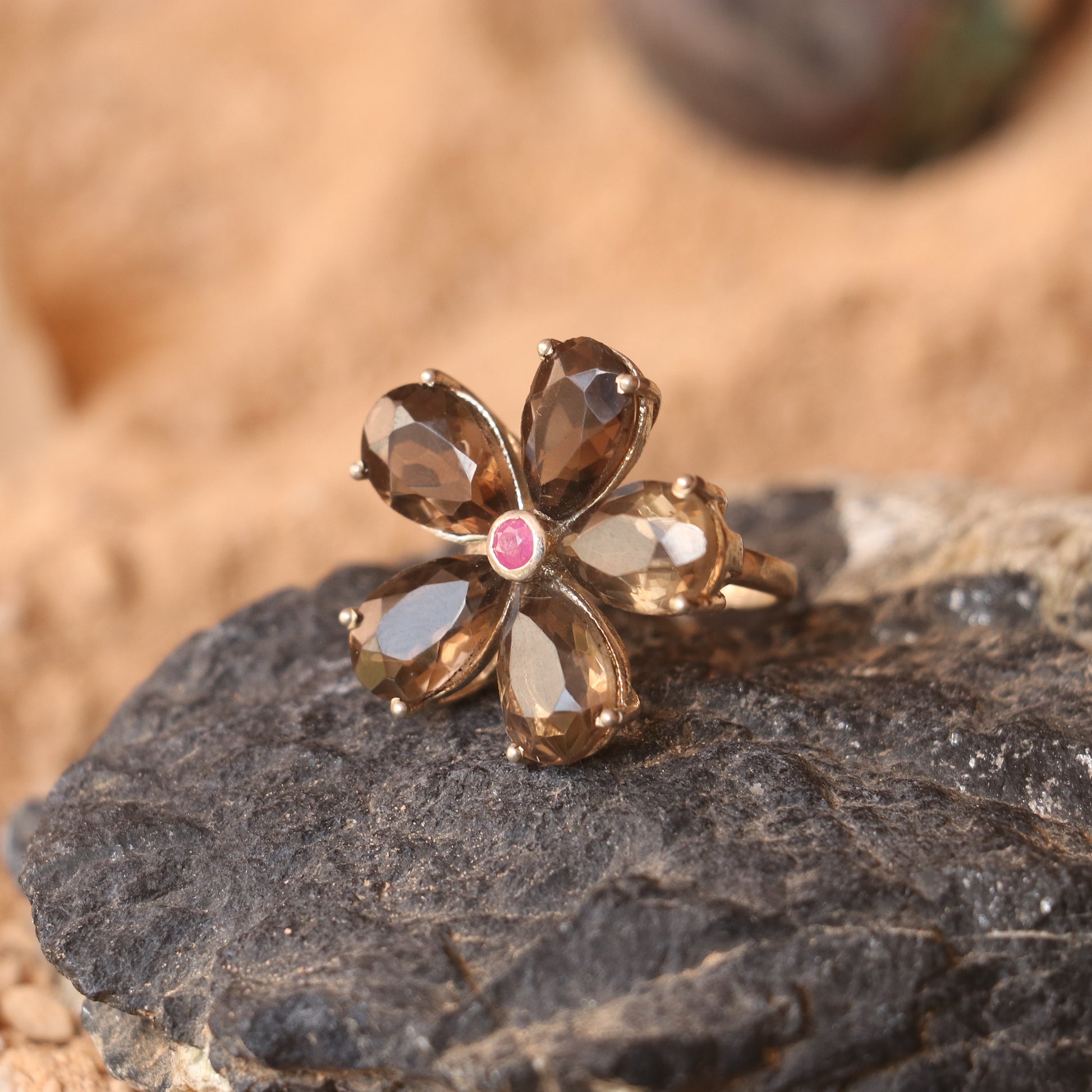 SILVER FLOWER RING WITH GOLDEN TOPAZ