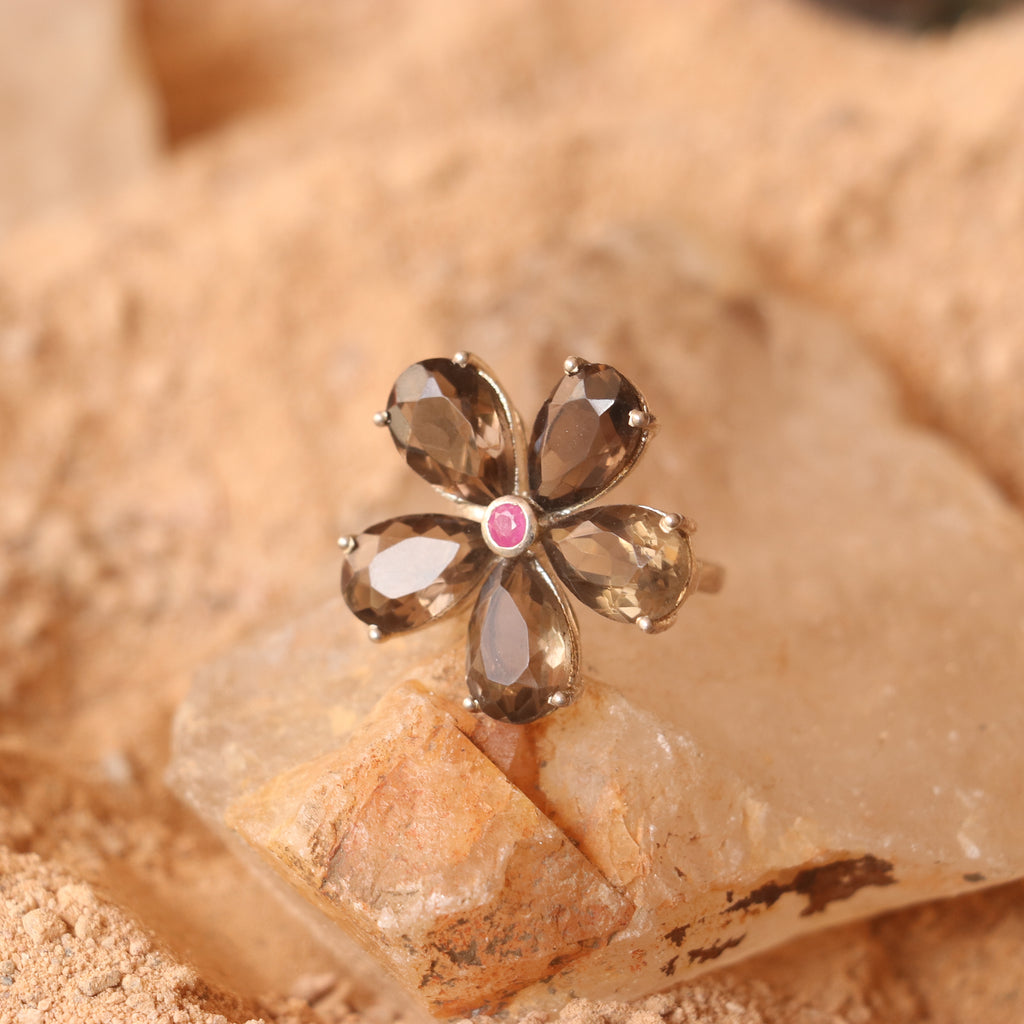 SILVER FLOWER RING WITH GOLDEN TOPAZ