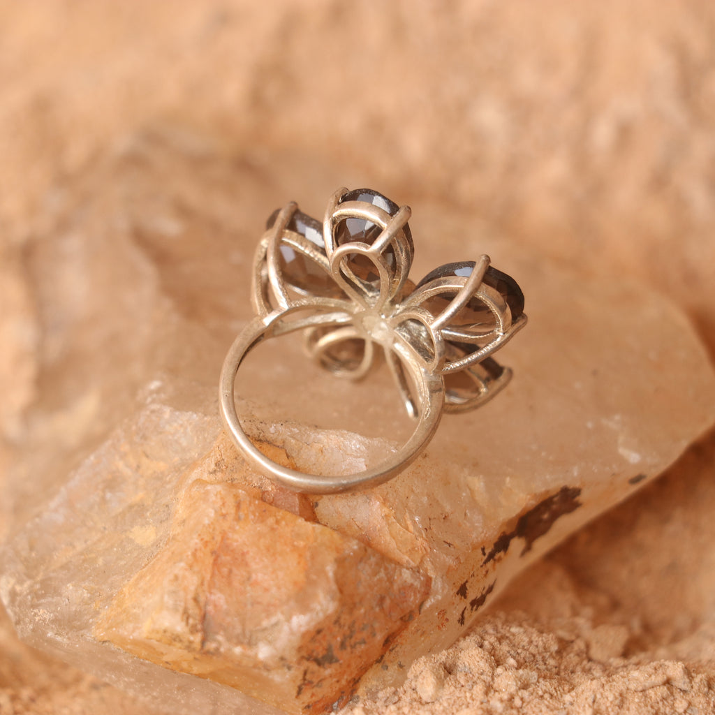 SILVER FLOWER RING WITH GOLDEN TOPAZ