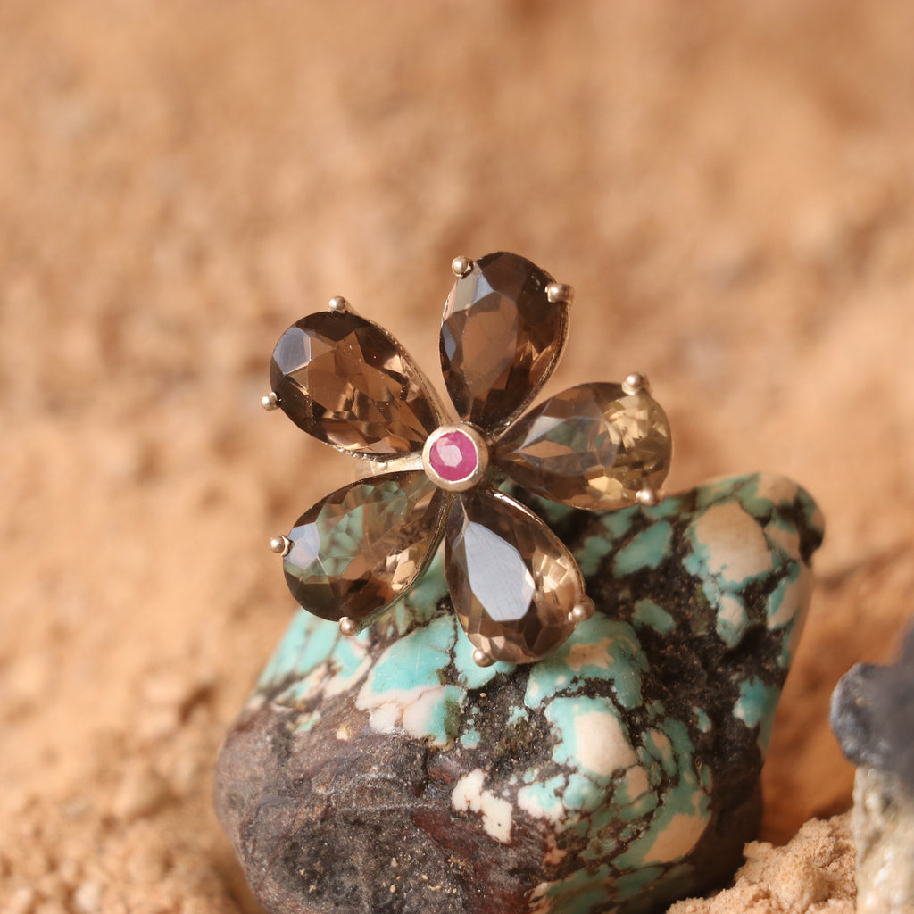 SILVER FLOWER RING WITH GOLDEN TOPAZ
