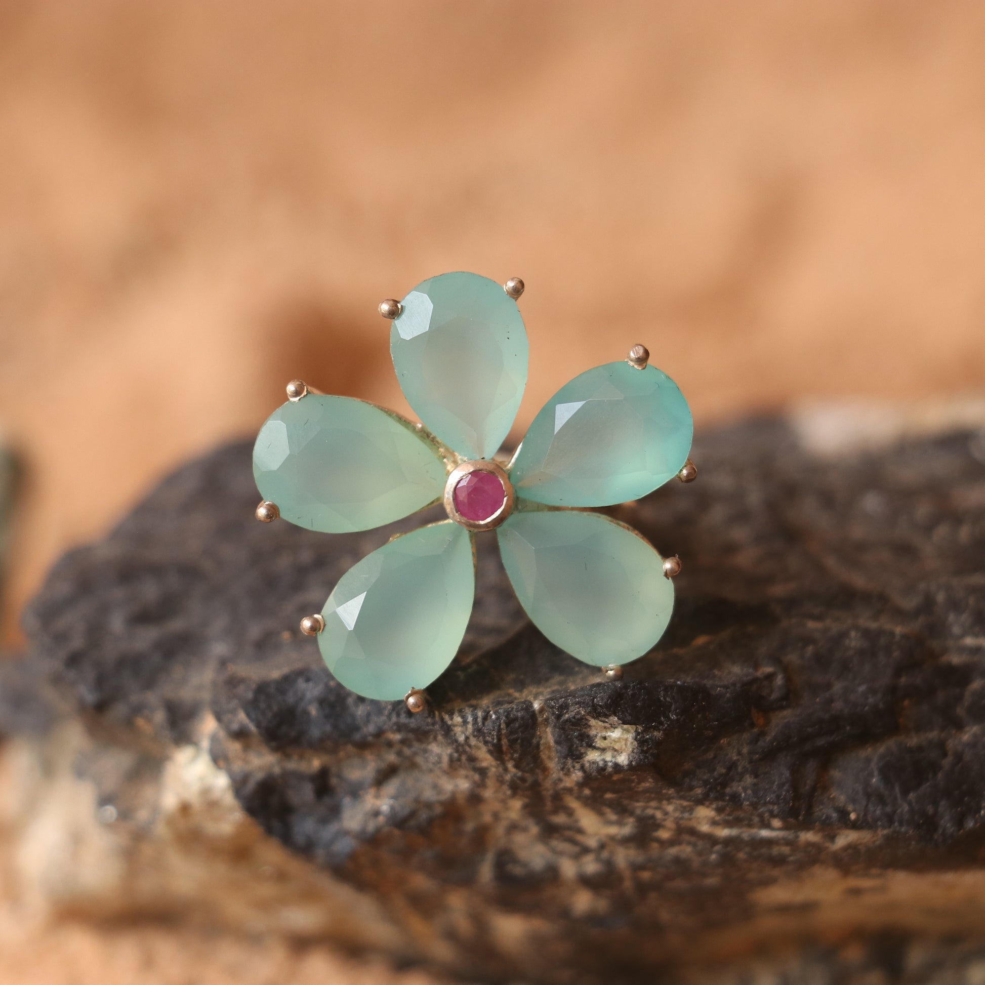 SILVER FLOWER RING WITH BLUE AGATE