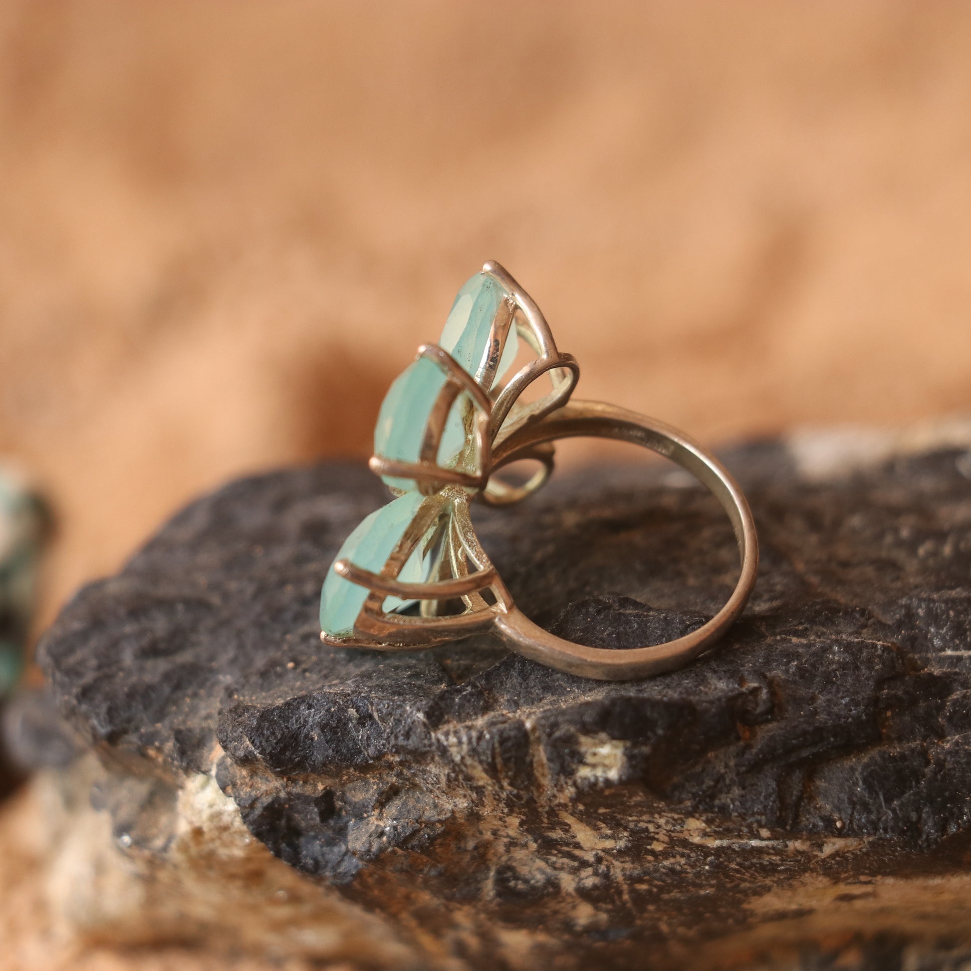 SILVER FLOWER RING WITH BLUE AGATE