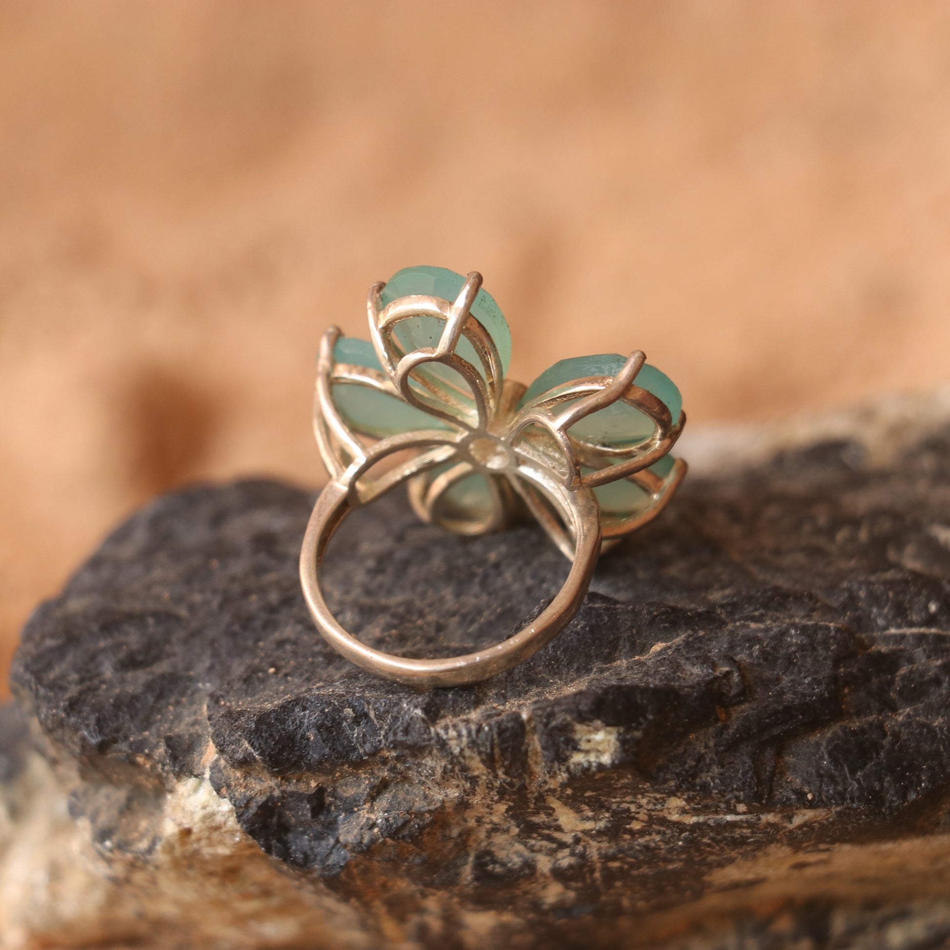 SILVER FLOWER RING WITH BLUE AGATE