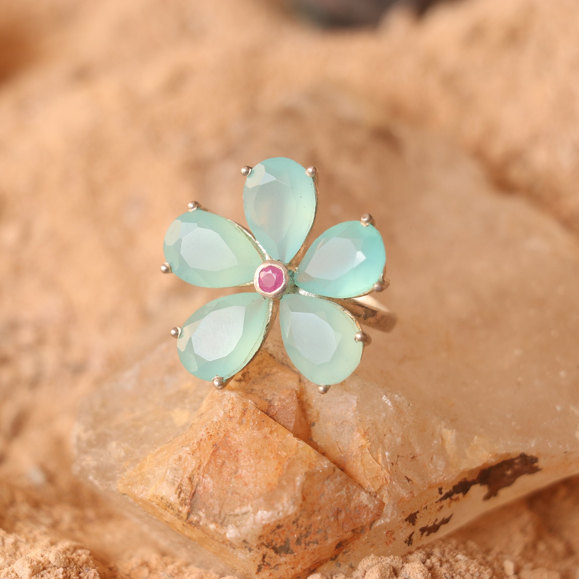 SILVER FLOWER RING WITH BLUE AGATE