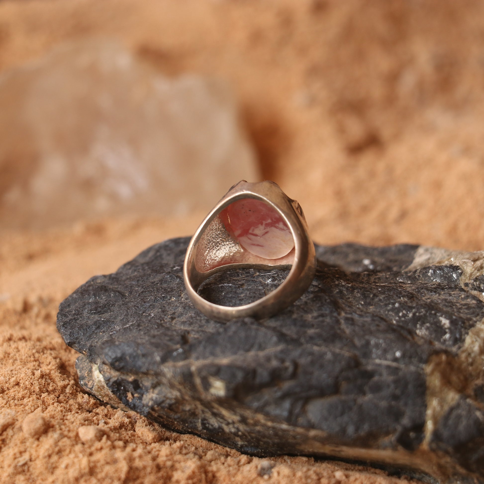 SILVER RING FEATURING A PINK GEMSTONE