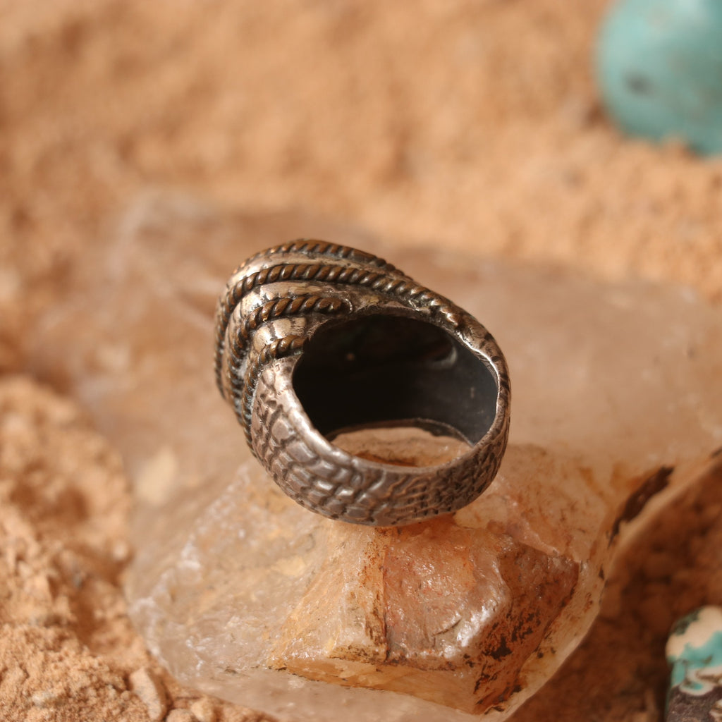VINTAGE CHUNKY SILVER RING FEATURING A LARGE TURQUOISE