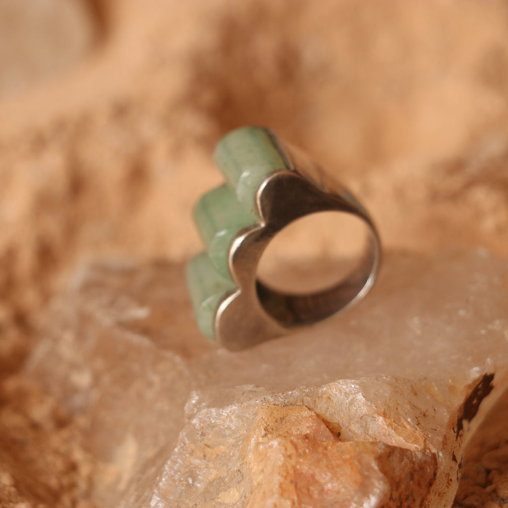 SILVER RING FEATURING TRIO OF AGATES IN A GEOMETRIC DESIGN