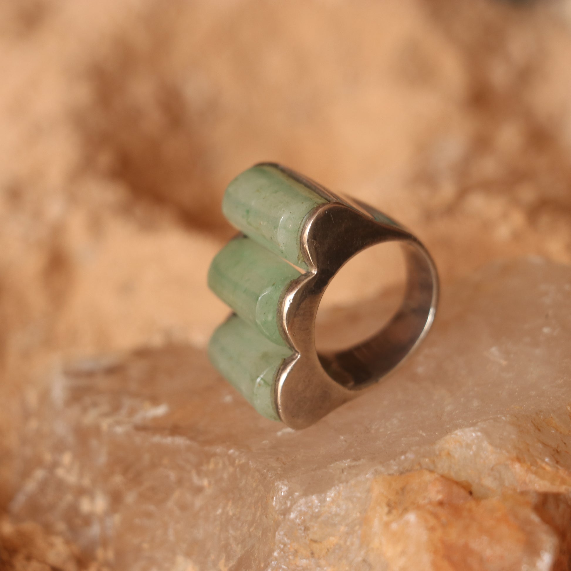 SILVER RING FEATURING TRIO OF AGATES IN A GEOMETRIC DESIGN