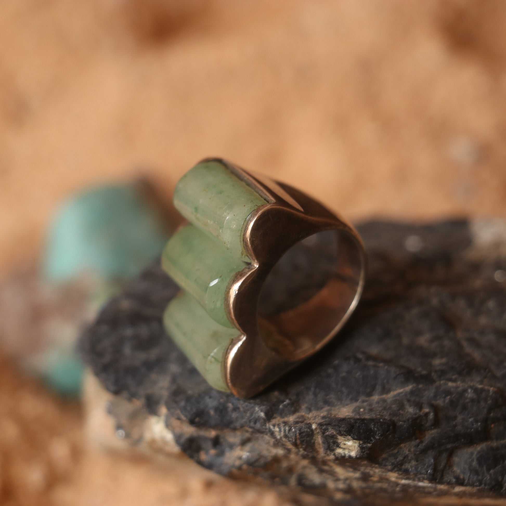 SILVER RING FEATURING TRIO OF AGATES IN A GEOMETRIC DESIGN