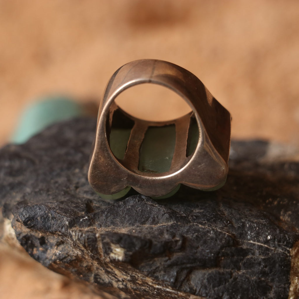 SILVER RING FEATURING TRIO OF AGATES IN A GEOMETRIC DESIGN