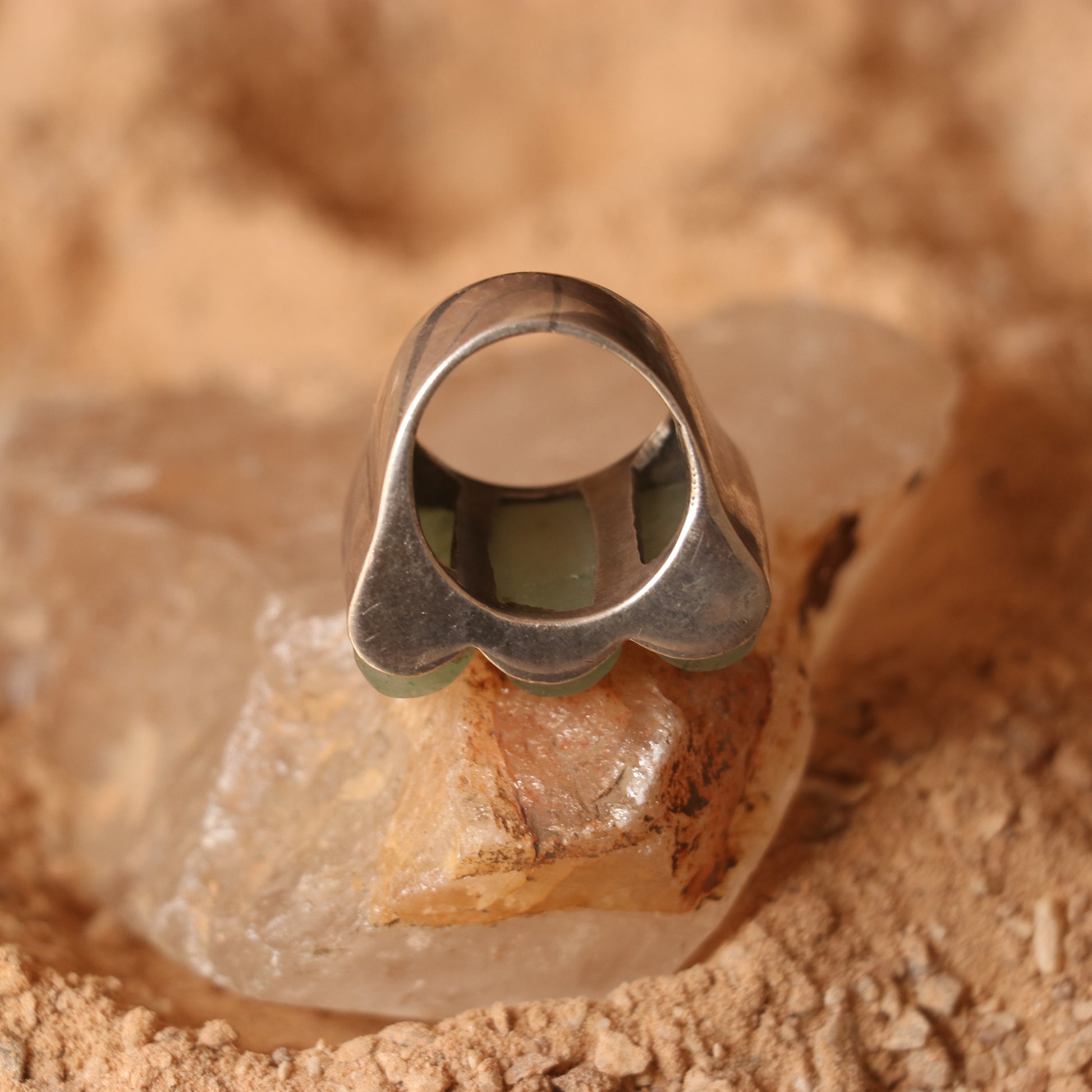 SILVER RING FEATURING TRIO OF AGATES IN A GEOMETRIC DESIGN