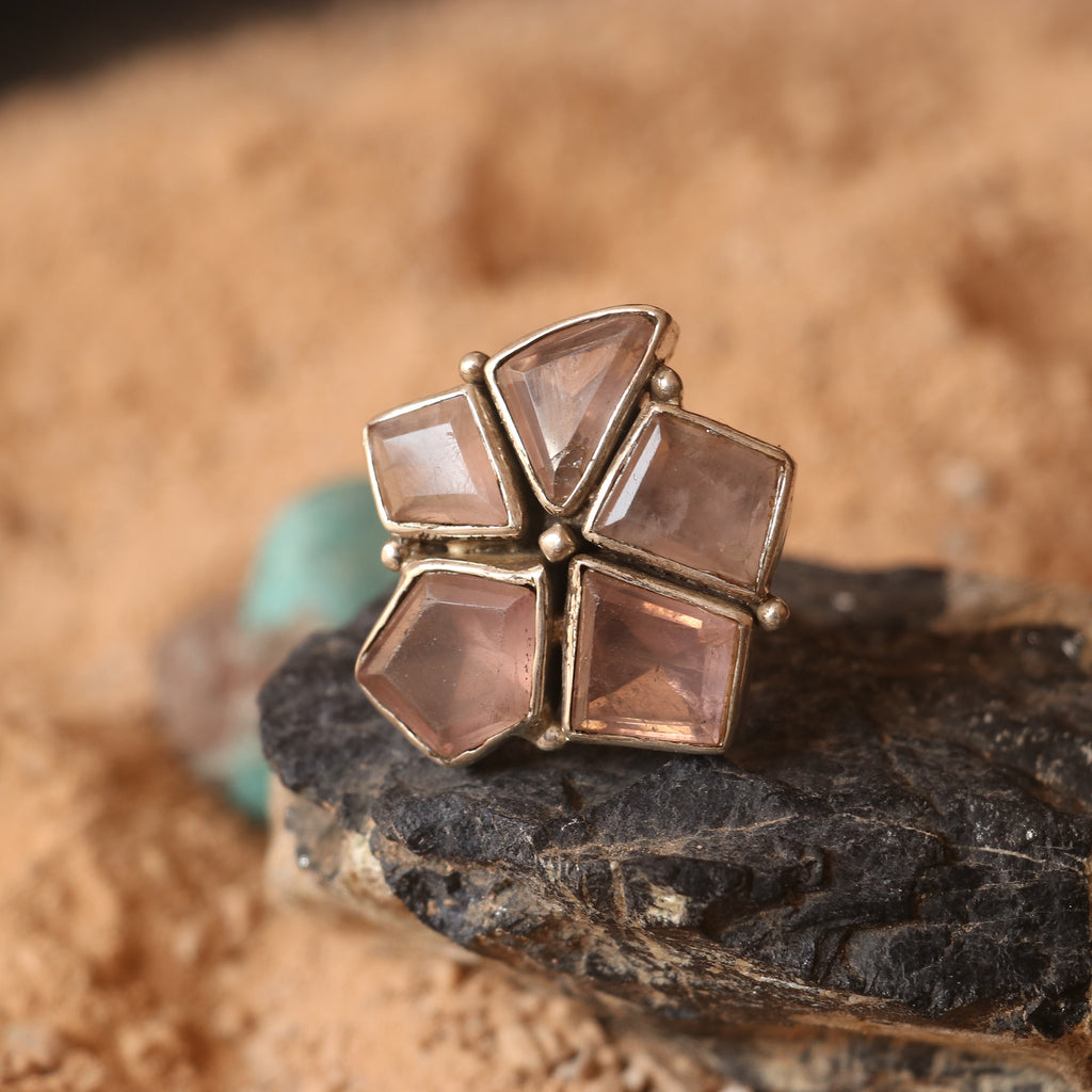 SILVER RING FEATURING MULTIPLE ROSE QUARTZ STONE