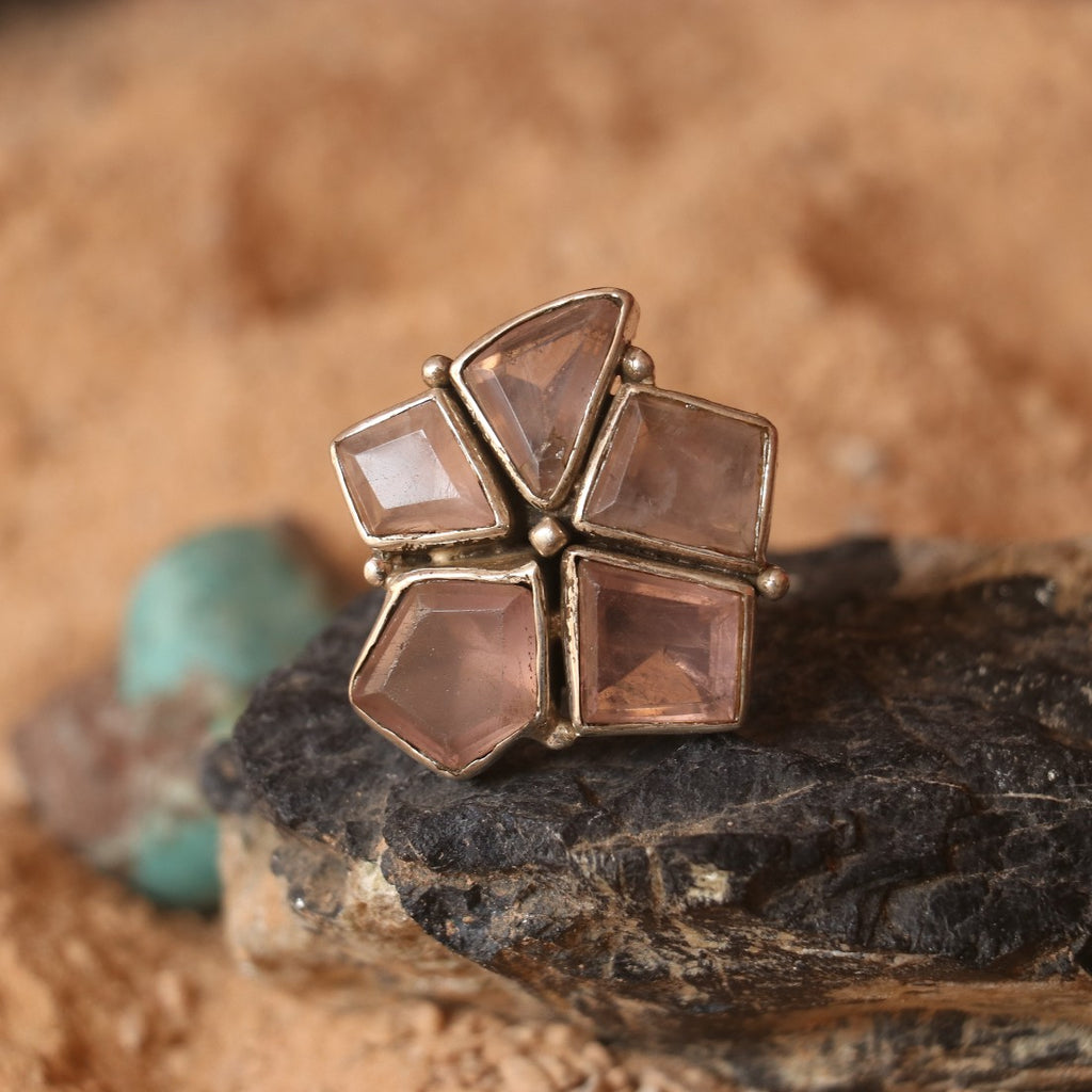 SILVER RING FEATURING MULTIPLE ROSE QUARTZ STONE
