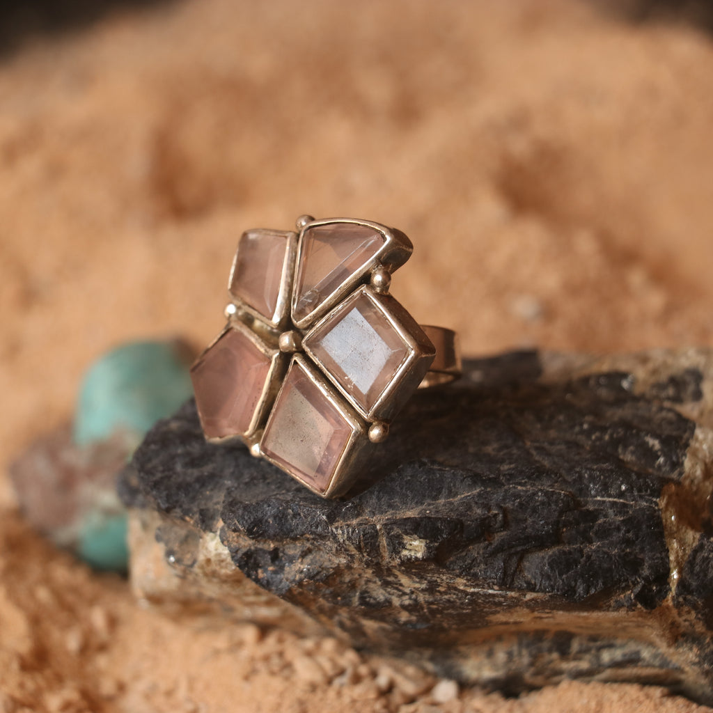 SILVER RING FEATURING MULTIPLE ROSE QUARTZ STONE