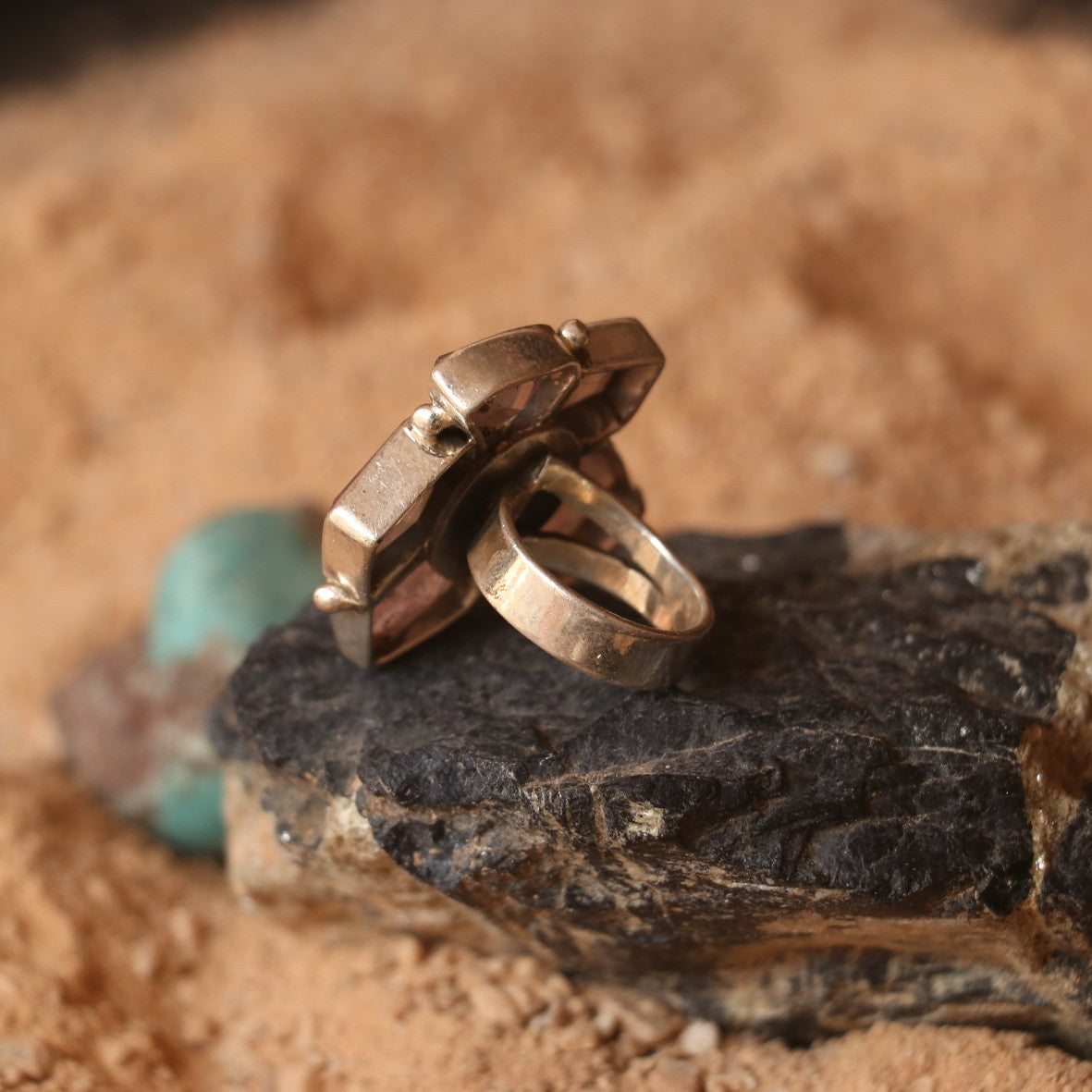 SILVER RING FEATURING MULTIPLE ROSE QUARTZ STONE