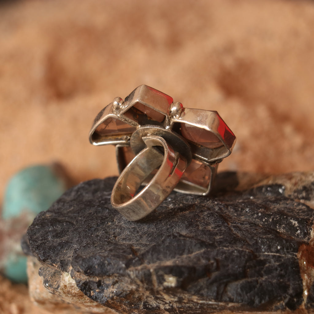 SILVER RING FEATURING MULTIPLE ROSE QUARTZ STONE