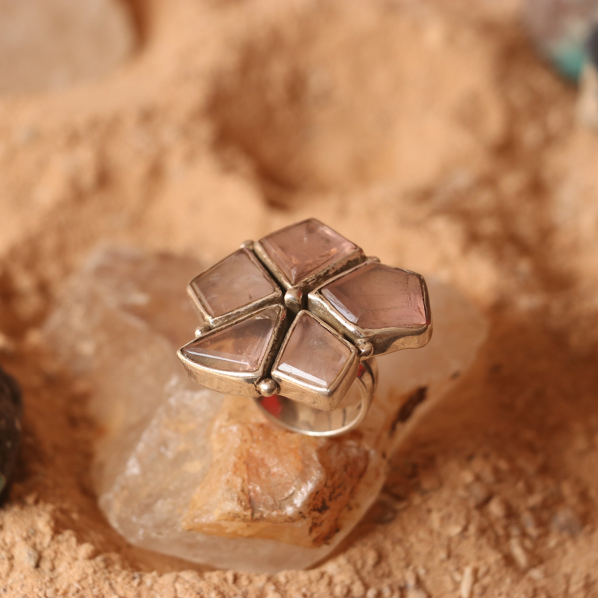 SILVER RING FEATURING MULTIPLE ROSE QUARTZ STONE