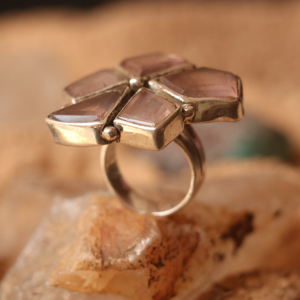 SILVER RING FEATURING MULTIPLE ROSE QUARTZ STONE
