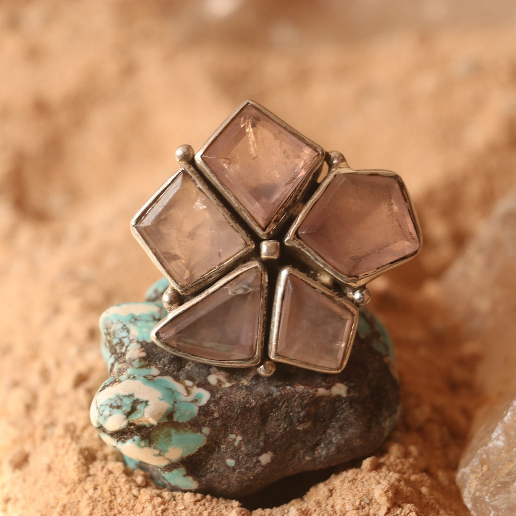 SILVER RING FEATURING MULTIPLE ROSE QUARTZ STONE