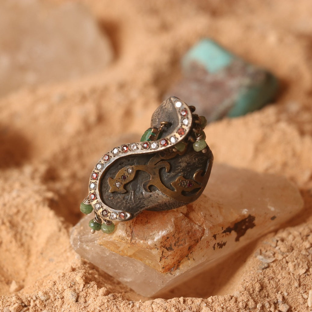VINTAGE SILVER RING FEATURING RUBIES & EMERALDS