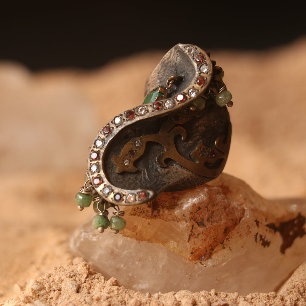 VINTAGE SILVER RING FEATURING RUBIES & EMERALDS