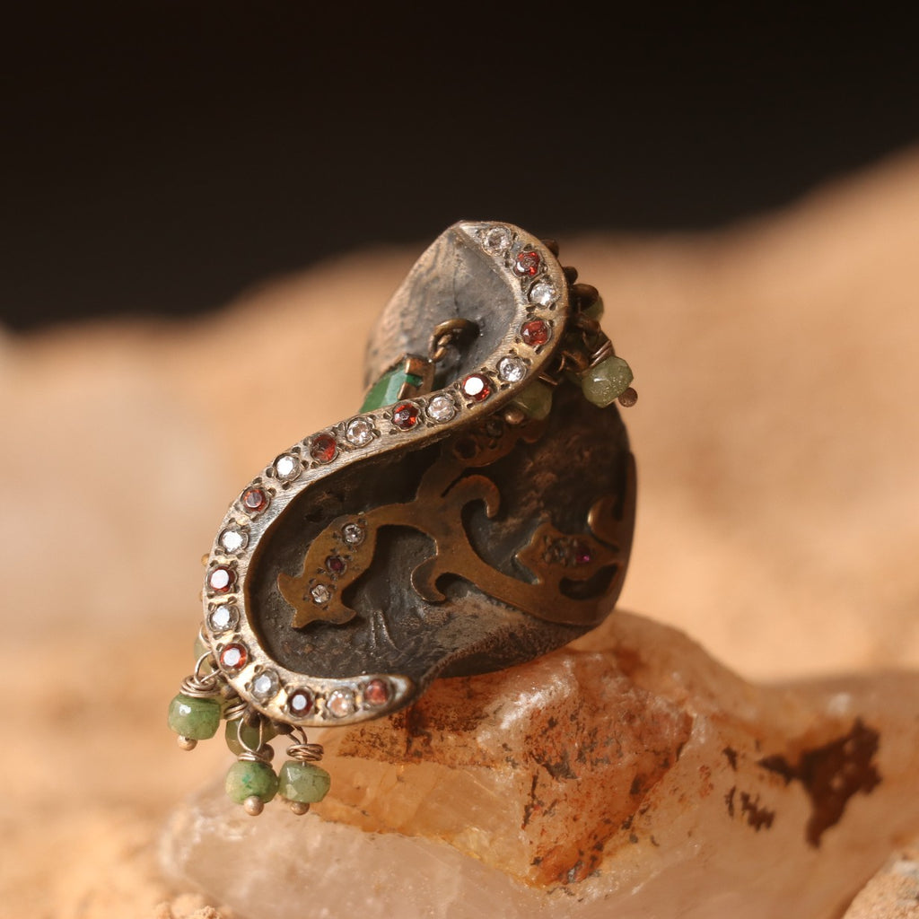 VINTAGE SILVER RING FEATURING RUBIES & EMERALDS