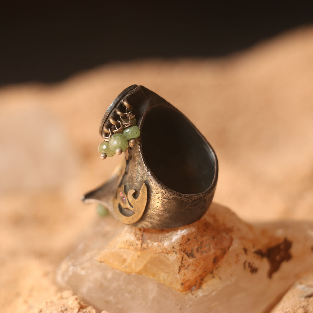 VINTAGE SILVER RING FEATURING RUBIES & EMERALDS