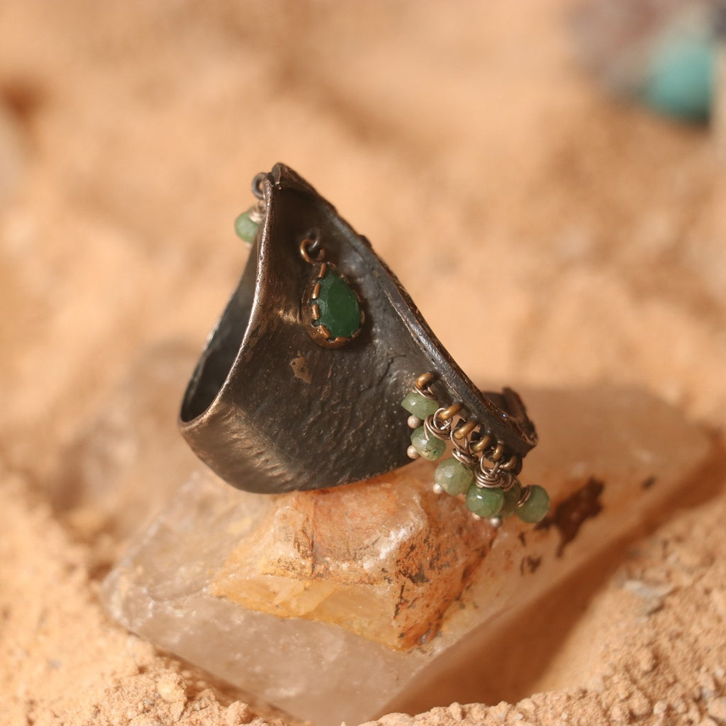 VINTAGE SILVER RING FEATURING RUBIES & EMERALDS