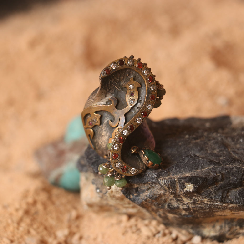 VINTAGE SILVER RING FEATURING RUBIES & EMERALDS