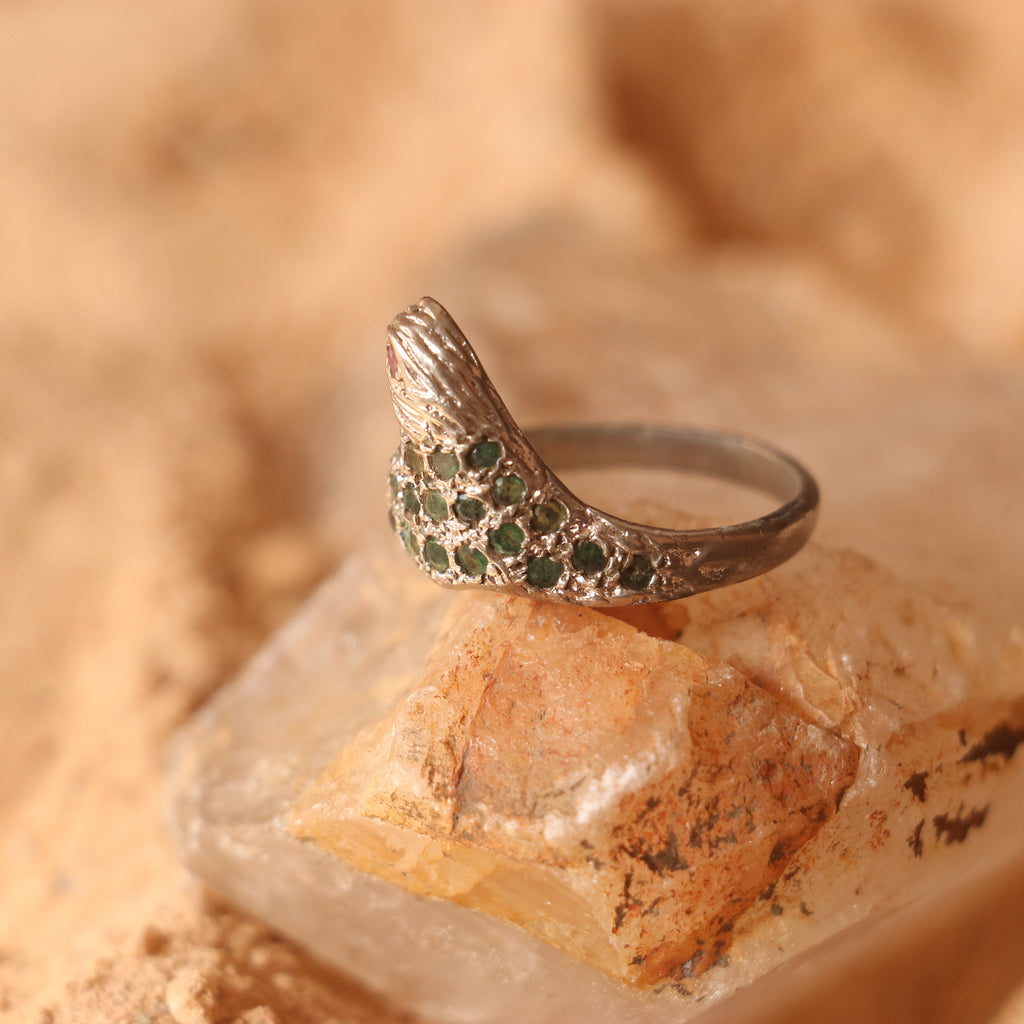 SILVER EAGLE SHAPED RING WITH EMERALDS & A SMALL RUBY EYE