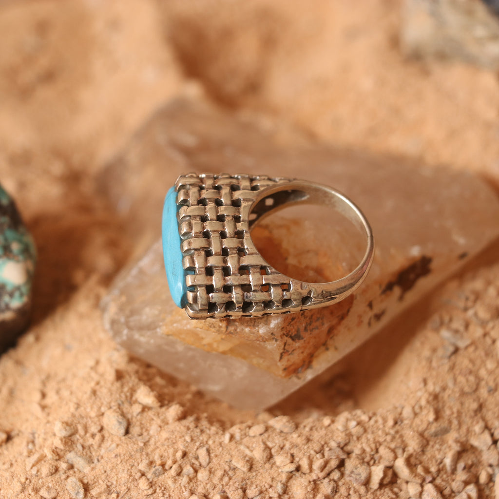 SILVER RING IN A WOVEN PATTERN FEATURING A TURQUOISE