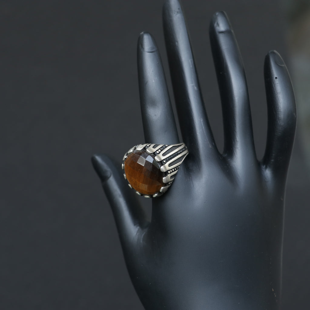 SILVER RING WITH FACETED TIGER'S EYE