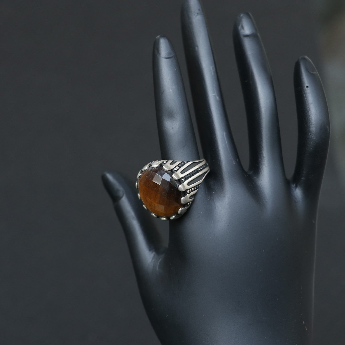 SILVER RING WITH FACETED TIGER'S EYE
