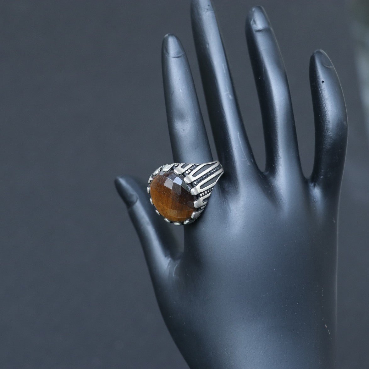 SILVER RING WITH FACETED TIGER'S EYE