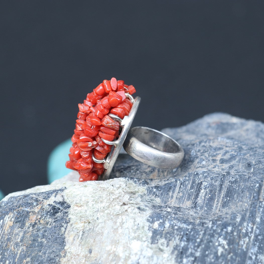 CHUNKY SILVER RING ADORNED WITH A CLUSTERED RED CORAL BEEDS