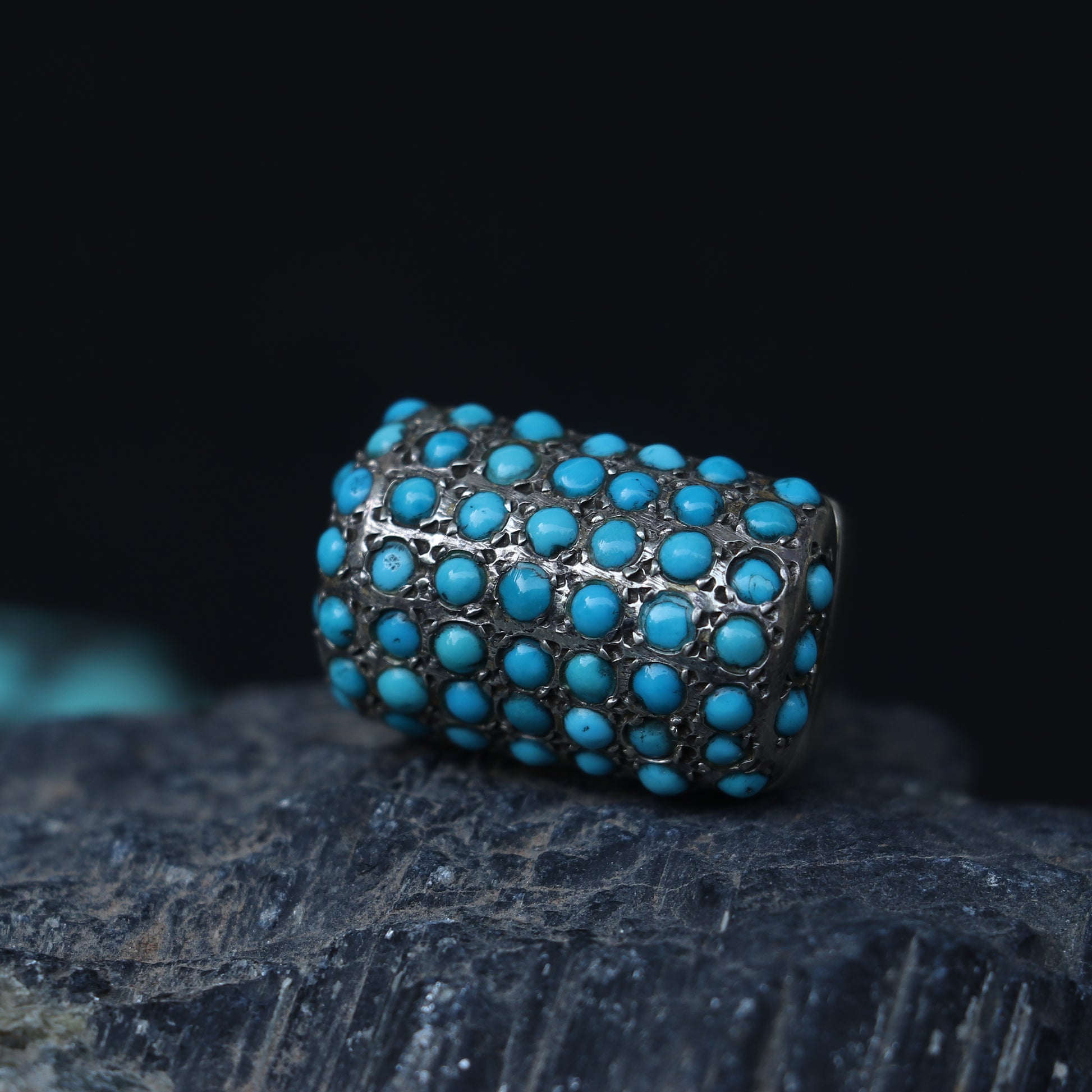 SILVER RING SET IN SMALL TURQUOISES