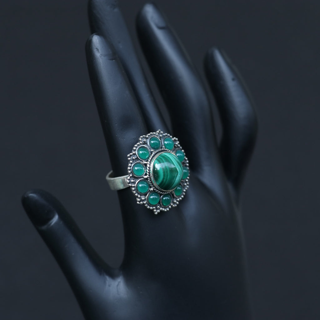 SILVER RING WITH A ROUND MALACHITE STONE
