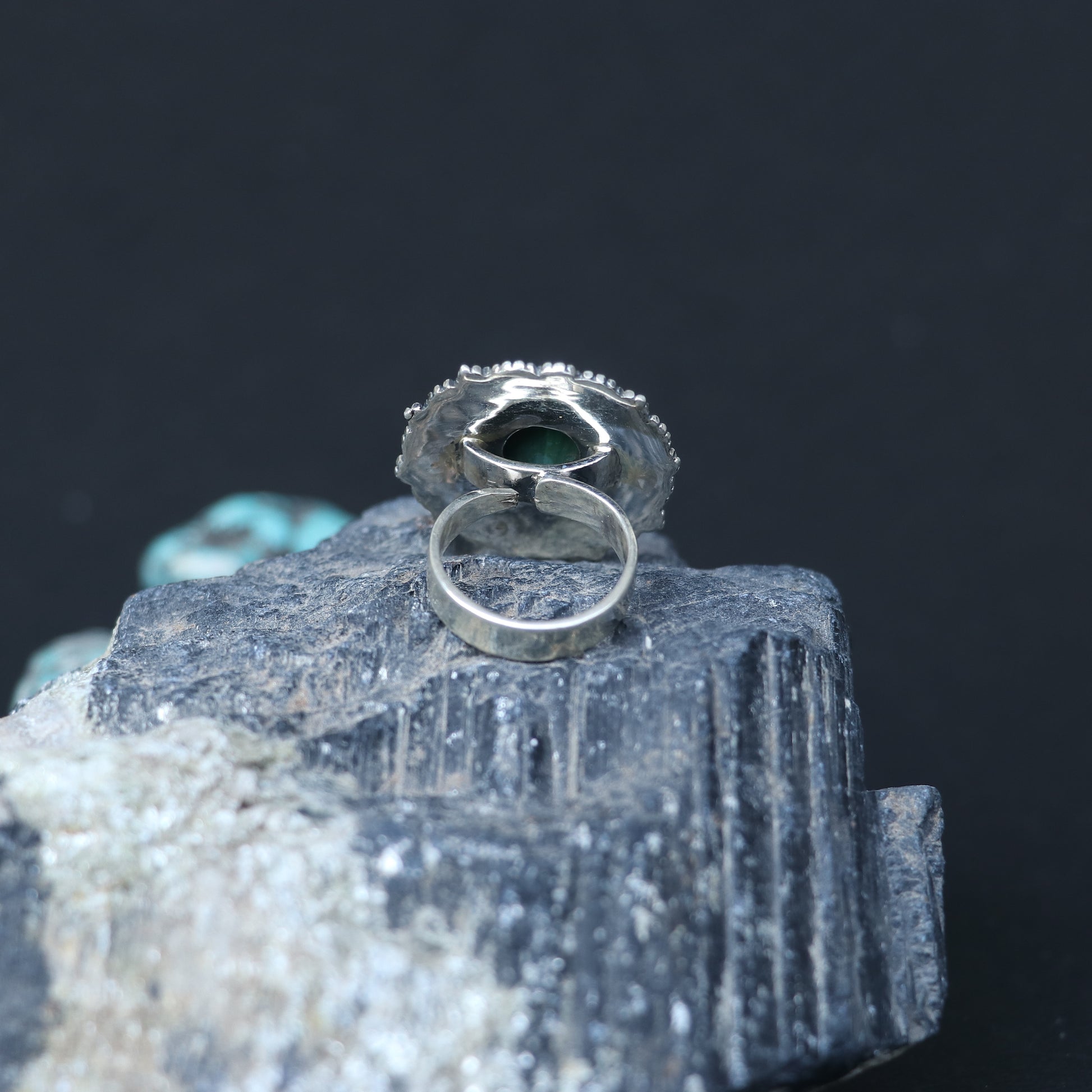 SILVER RING WITH A ROUND MALACHITE STONE WITH SMALL ONYX GREEN STONES