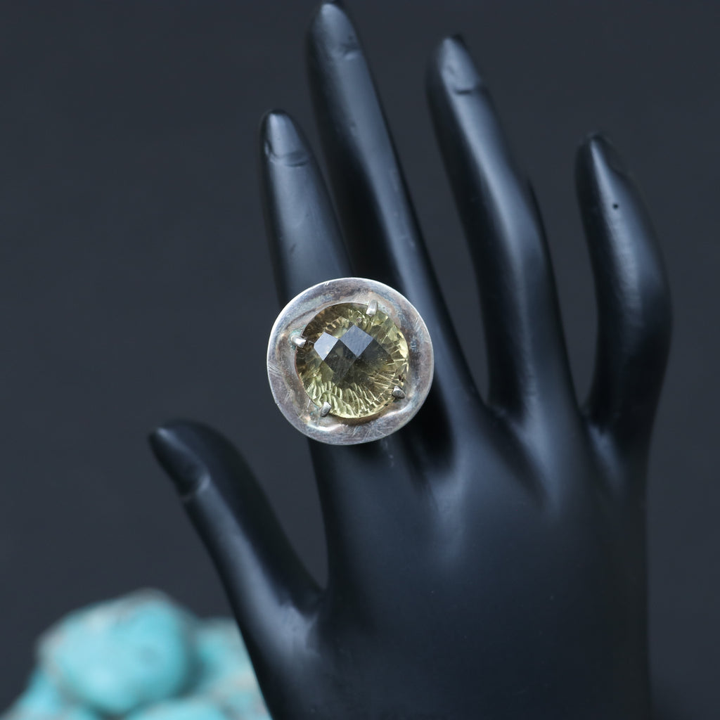 SILVER RING WITH A ROUND LEMON TOPAZ