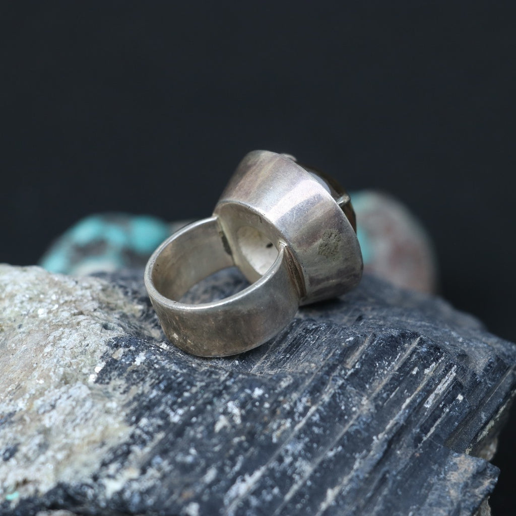 SILVER RING WITH A ROUND LEMON TOPAZ