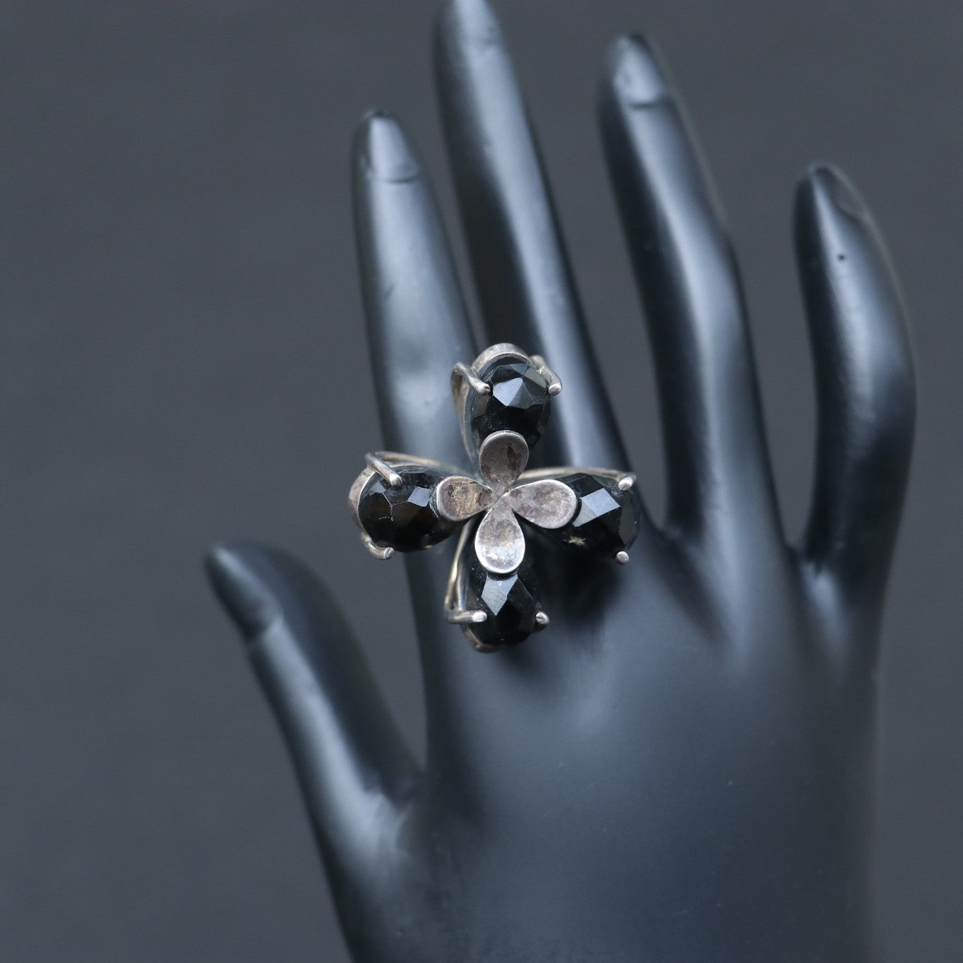 SILVER RING FEATURING SMOKY TOPAZ STONES ARRANGED IN A FLORAL PATTERN