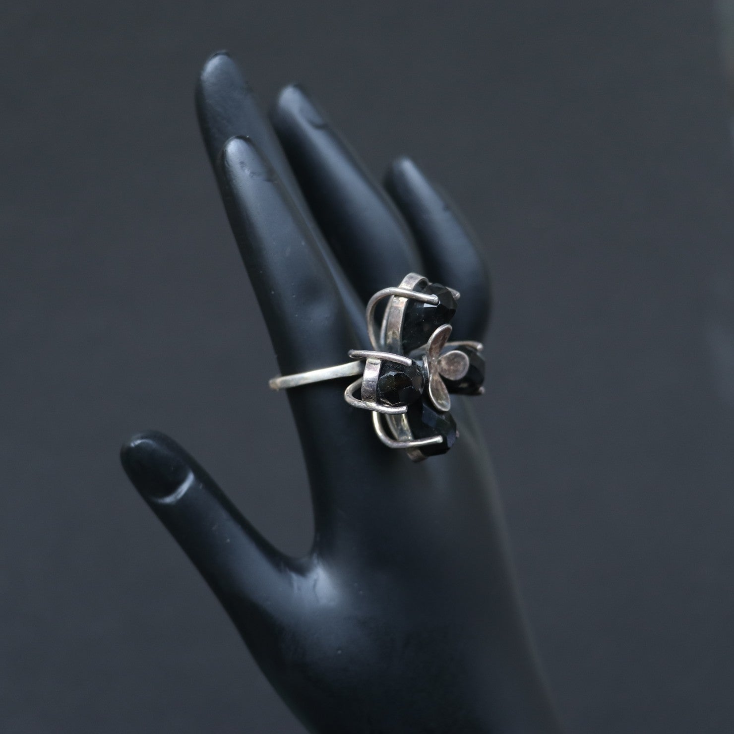 SILVER RING FEATURING SMOKY TOPAZ STONES ARRANGED IN A FLORAL PATTERN