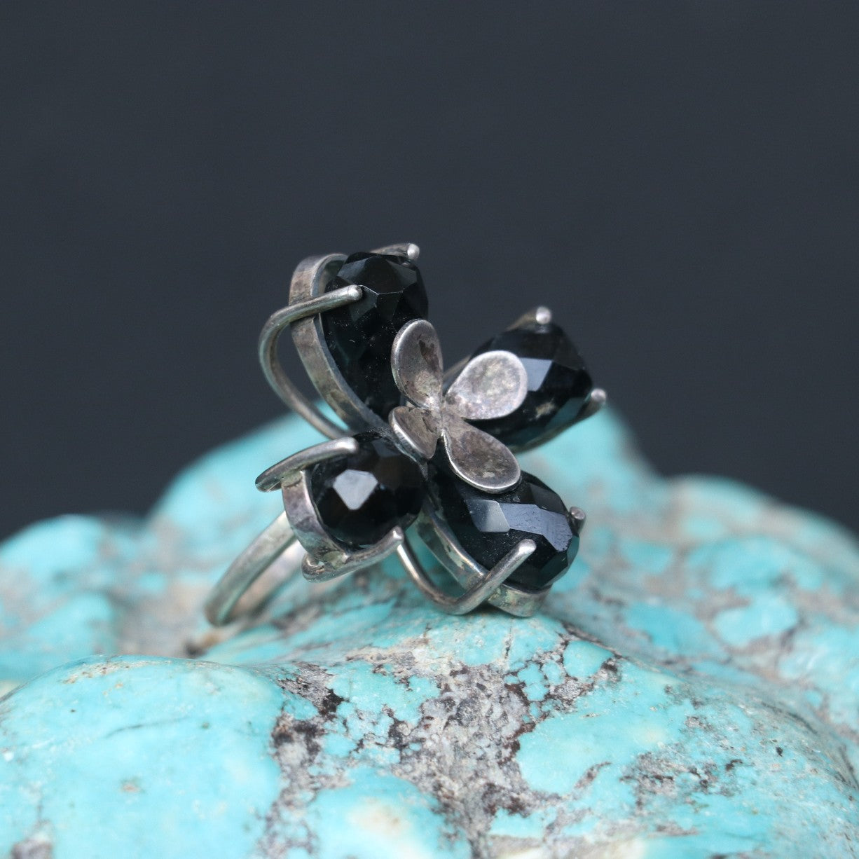 SILVER RING FEATURING SMOKY TOPAZ STONES ARRANGED IN A FLORAL PATTERN