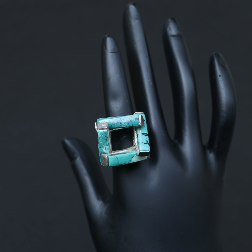 SILVER RING WITH TURQUOISE STONES IN A GEOMETRIC DESIGN
