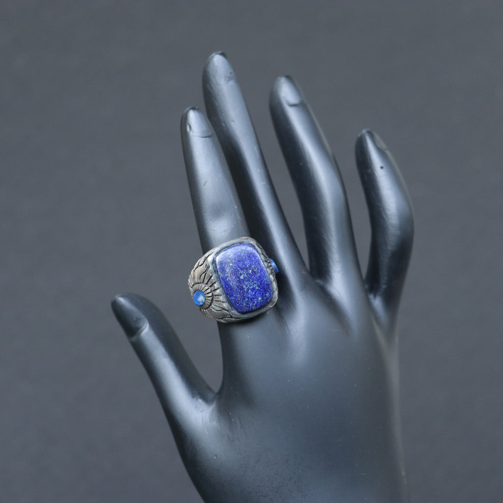 VINTAGE SILVER RING WITH A LARGE LAPIS LAZULLI