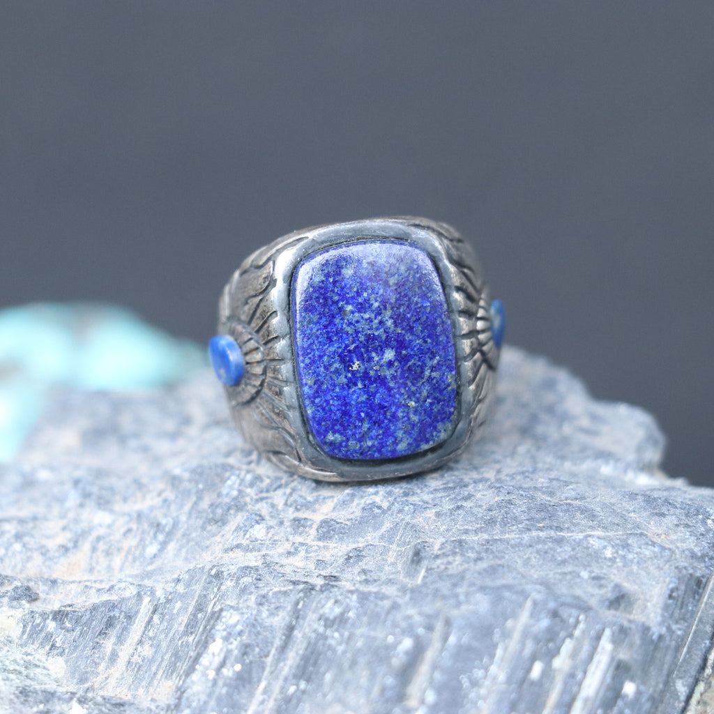 VINTAGE SILVER RING WITH A LARGE LAPIS LAZULLI
